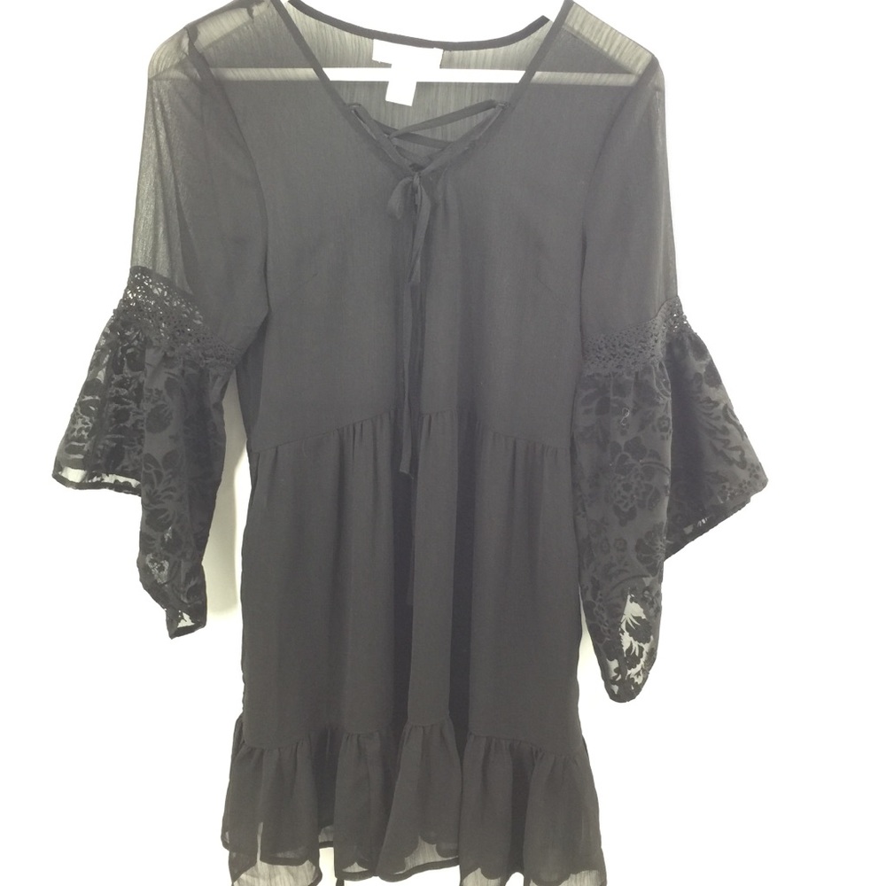 black dress w beautiful detail on sleeves